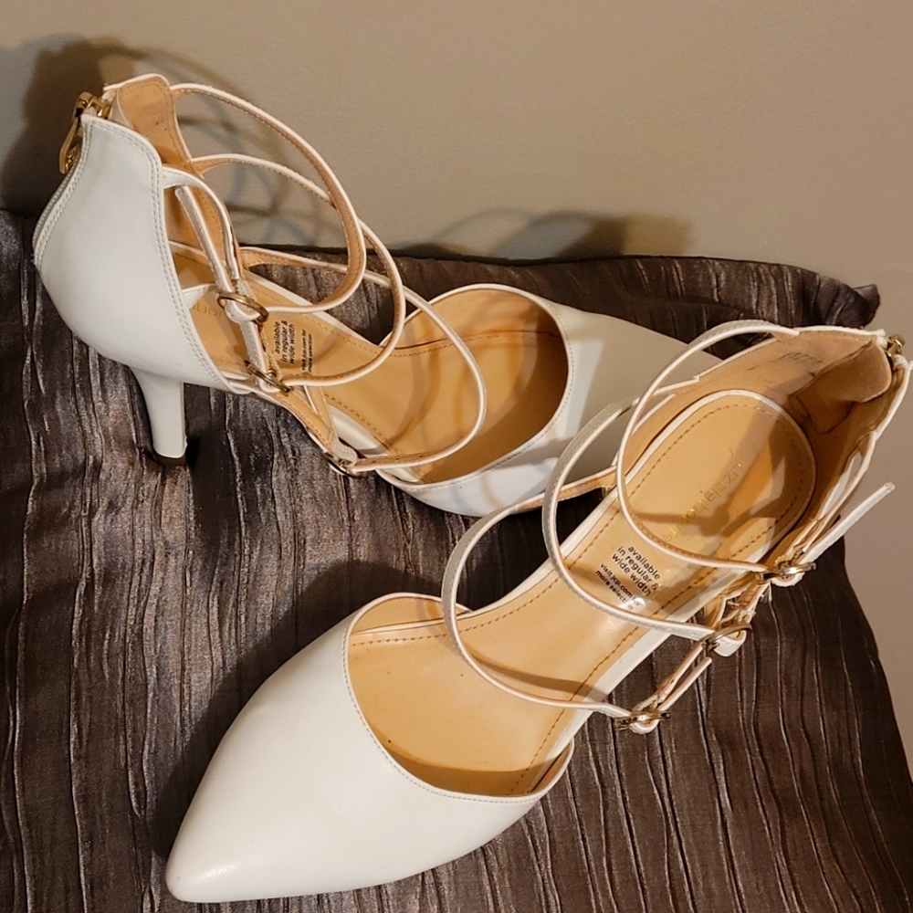 White Georgeous pumps